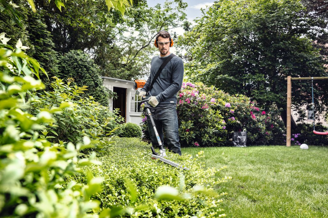 Stihl HL - KM Adjustable Hedge Trimmer - Image 3