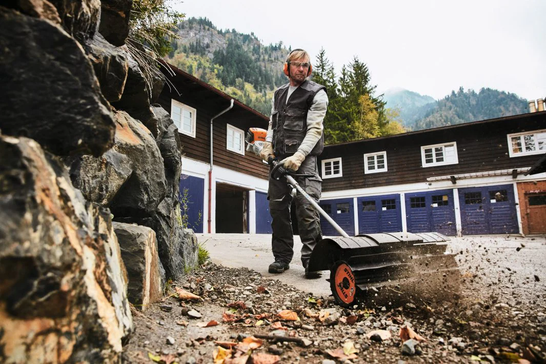 STIHL KW - KM PowerSweep™ Broom - Image 2