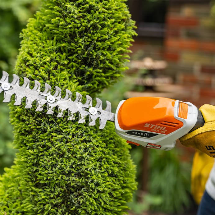 STIHL® HSA 26 Battery Hedge Trimmer - Image 5