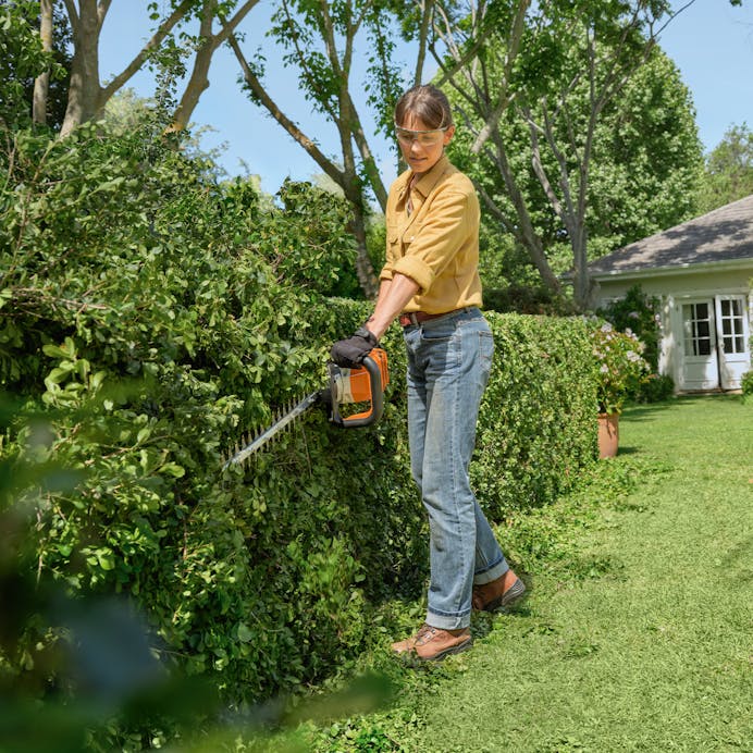 STIHL® HSA 60S Battery Hedge Trimmer w/ Battery & Charger - Image 4