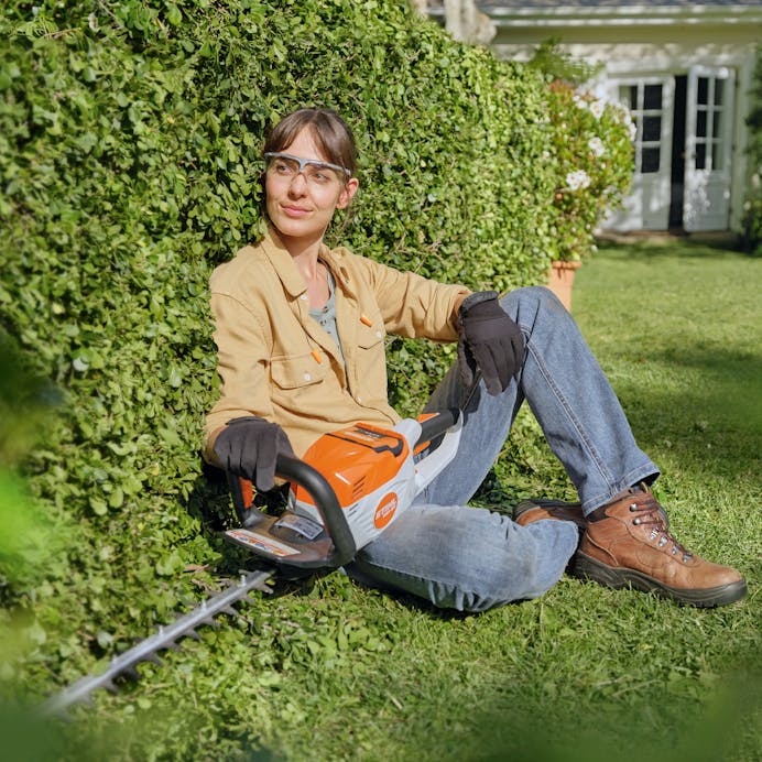 STIHL® HSA 60S Battery Hedge Trimmer w/ Battery & Charger - Image 5