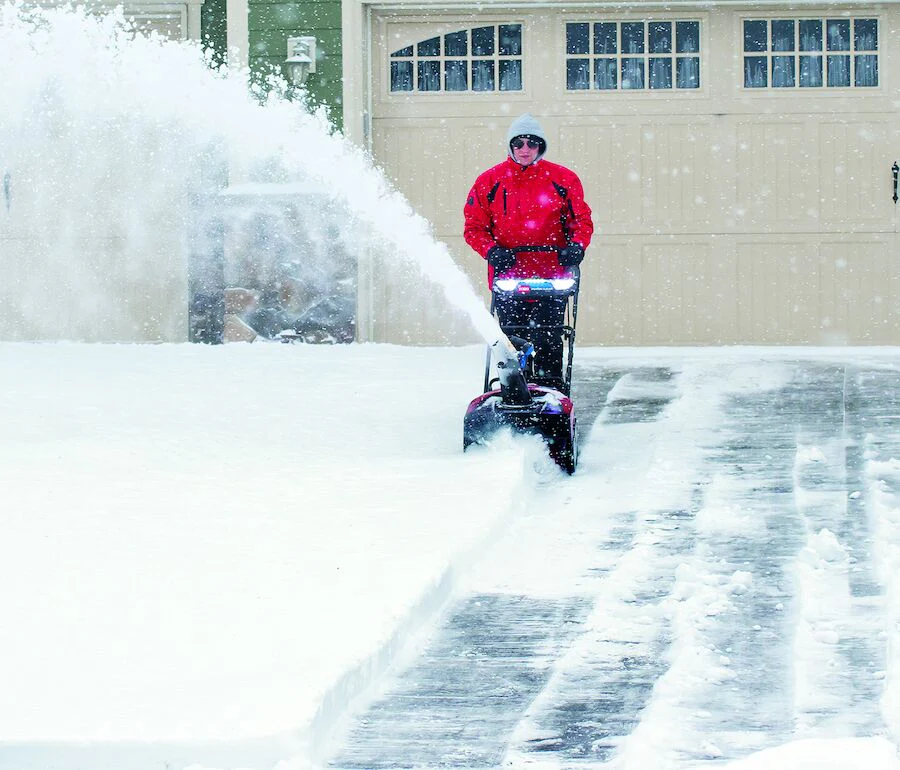 Toro® 21 in. (53 cm) Power Clear® e21 60V* Snow Blower with (2) 6.0Ah Batteries and Charger (39902) - Image 4